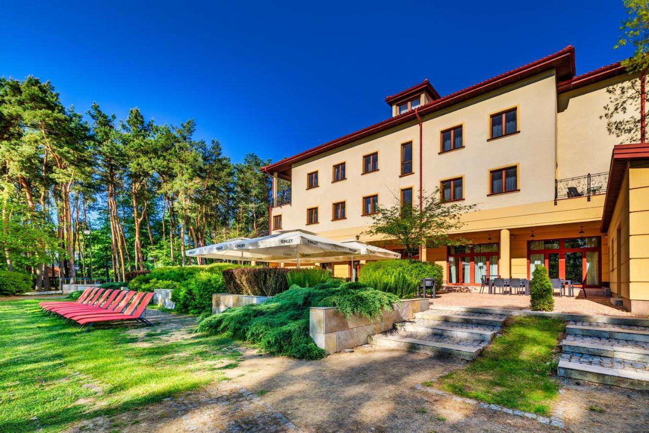 Hotel Pan Tadeusz Сероцк Екстериор снимка
