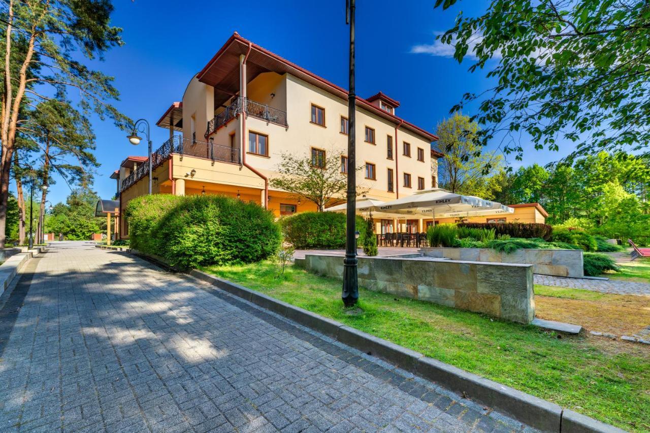 Hotel Pan Tadeusz Сероцк Екстериор снимка
