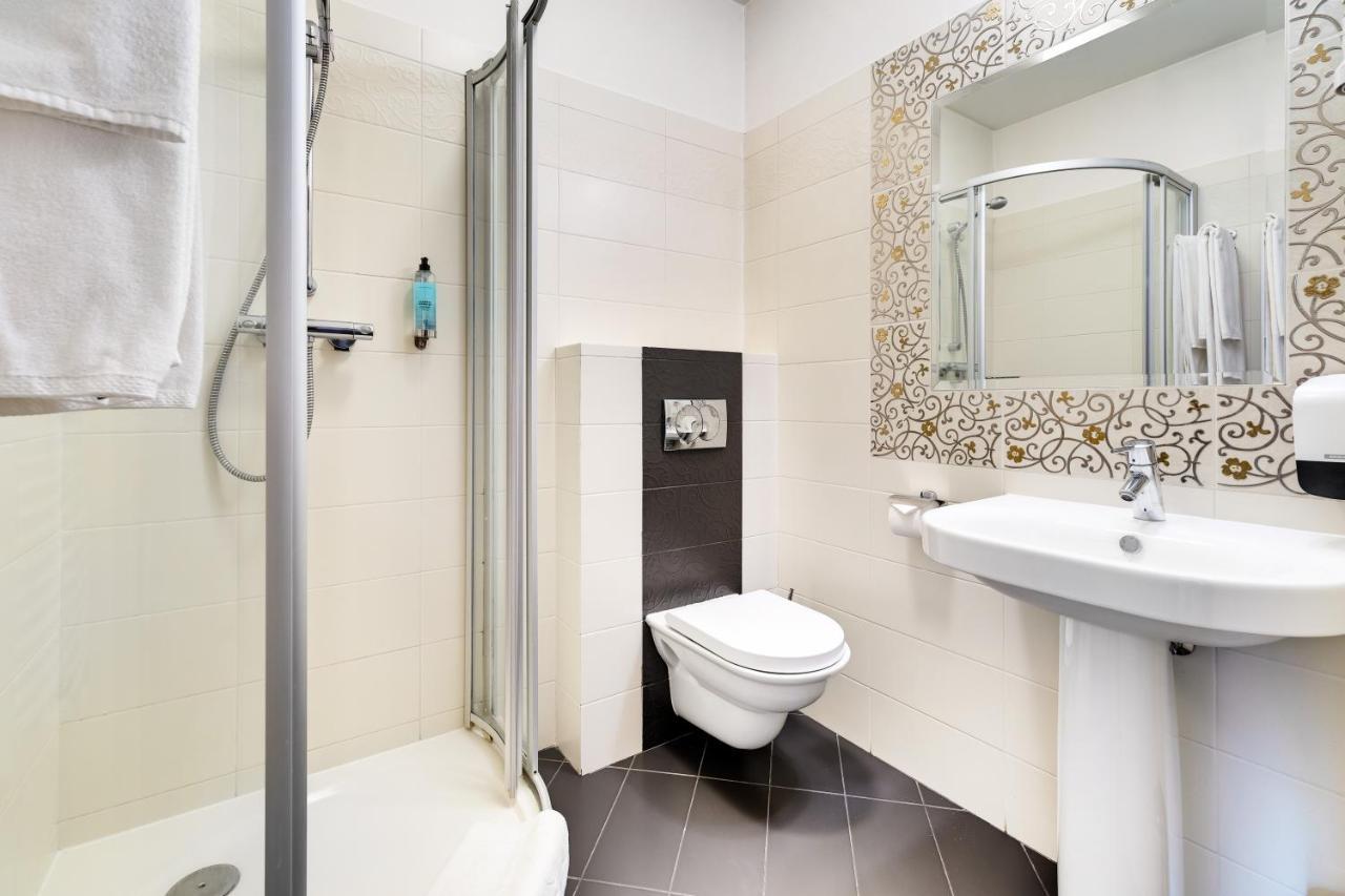 Hotel Pan Tadeusz Сероцк Екстериор снимка