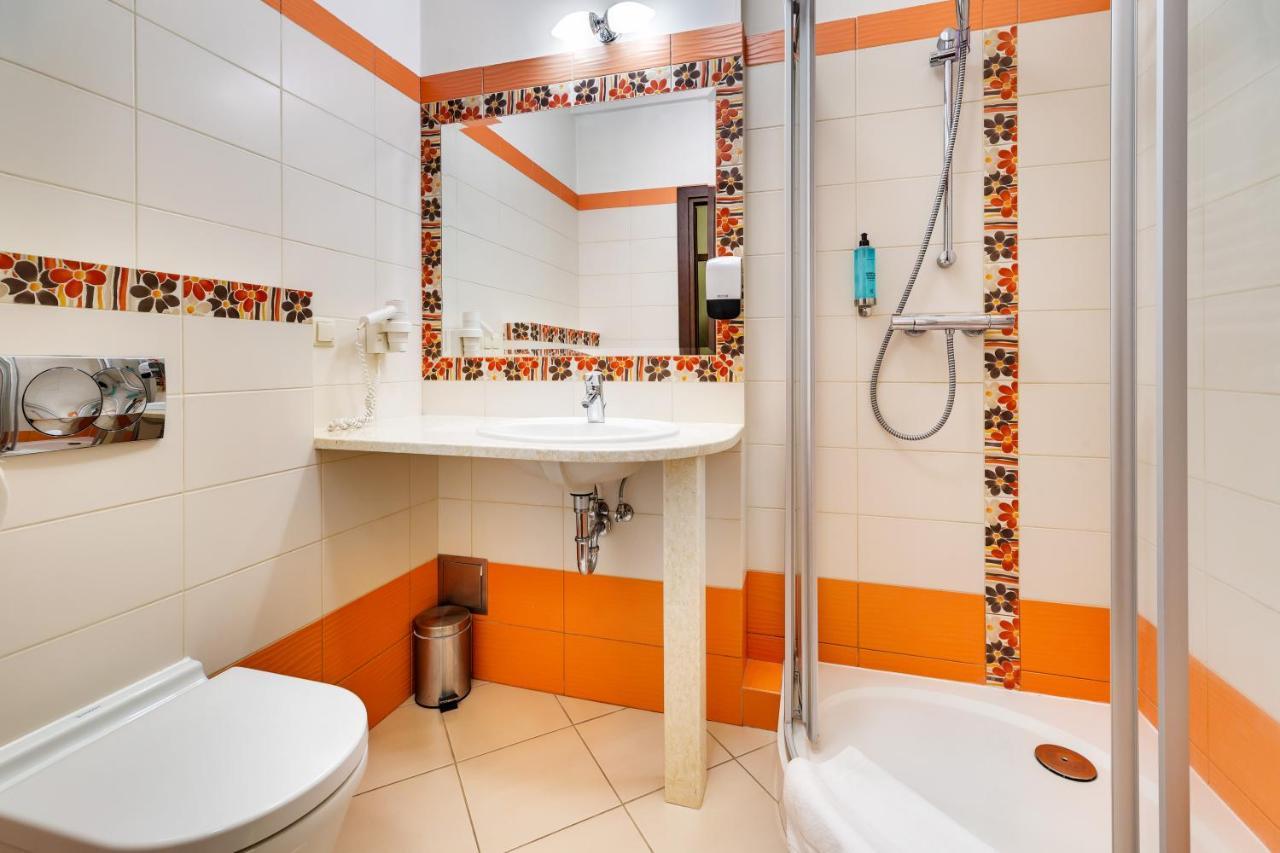 Hotel Pan Tadeusz Сероцк Екстериор снимка