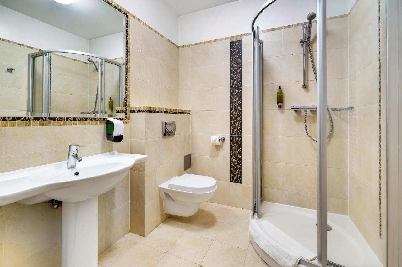 Hotel Pan Tadeusz Сероцк Екстериор снимка