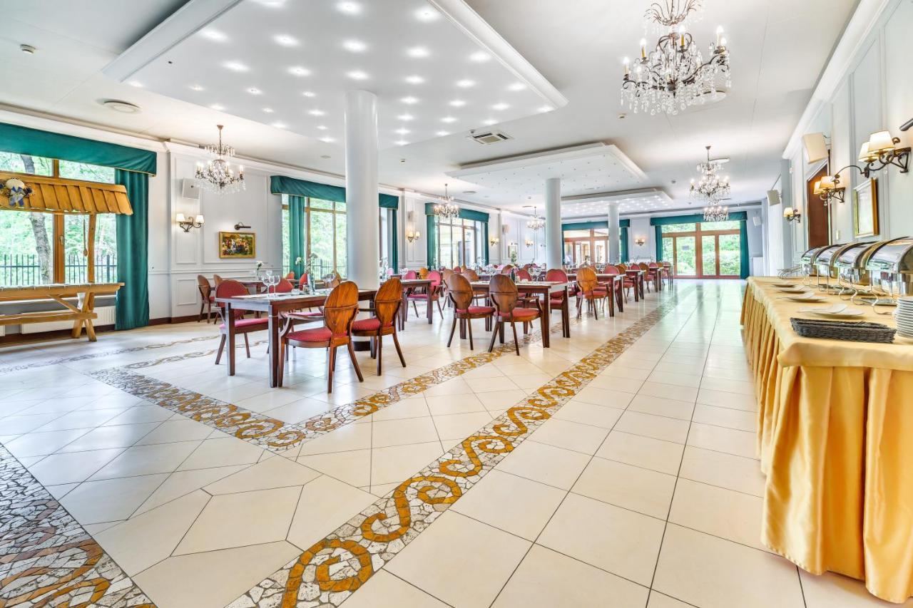 Hotel Pan Tadeusz Сероцк Екстериор снимка