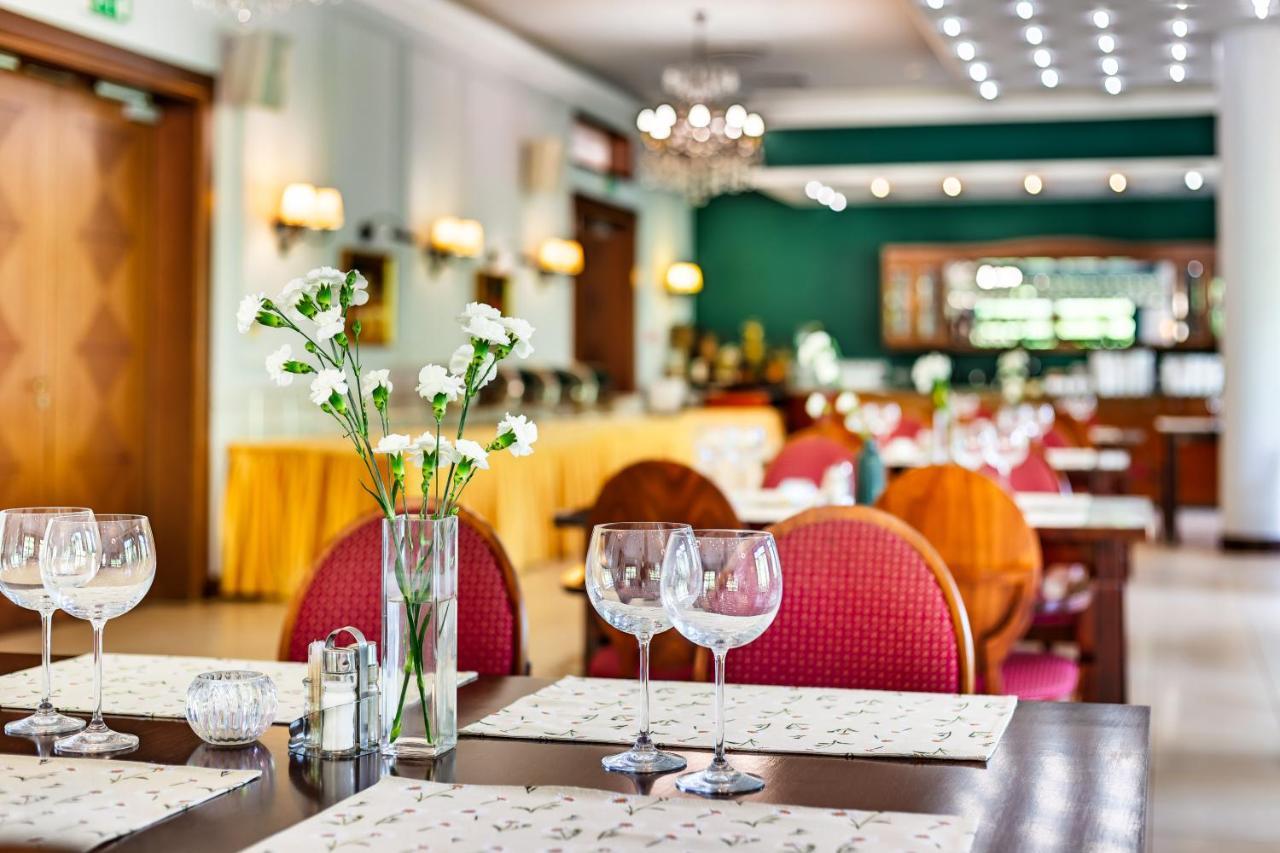 Hotel Pan Tadeusz Сероцк Екстериор снимка
