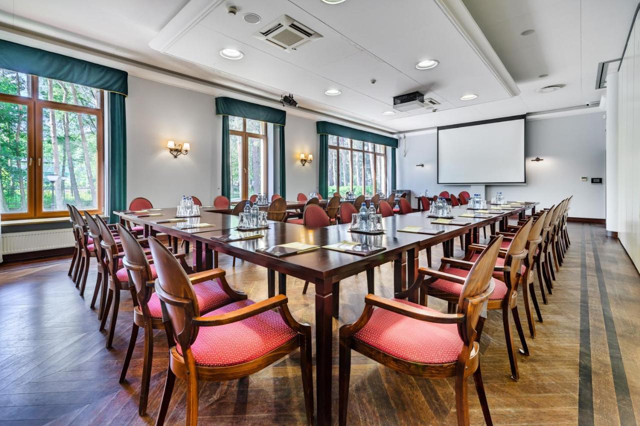 Hotel Pan Tadeusz Сероцк Екстериор снимка