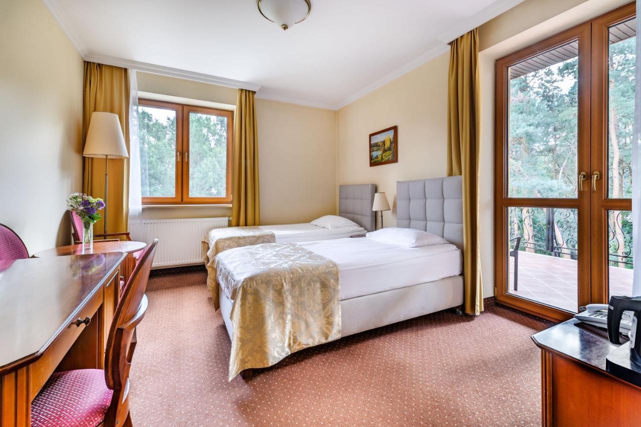 Hotel Pan Tadeusz Сероцк Екстериор снимка