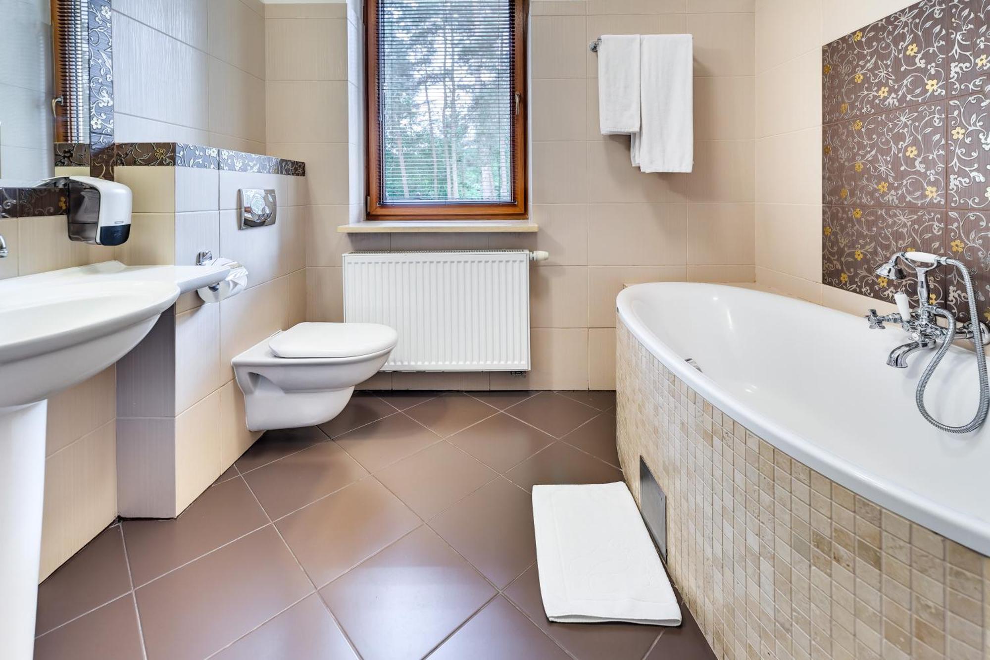 Hotel Pan Tadeusz Сероцк Екстериор снимка