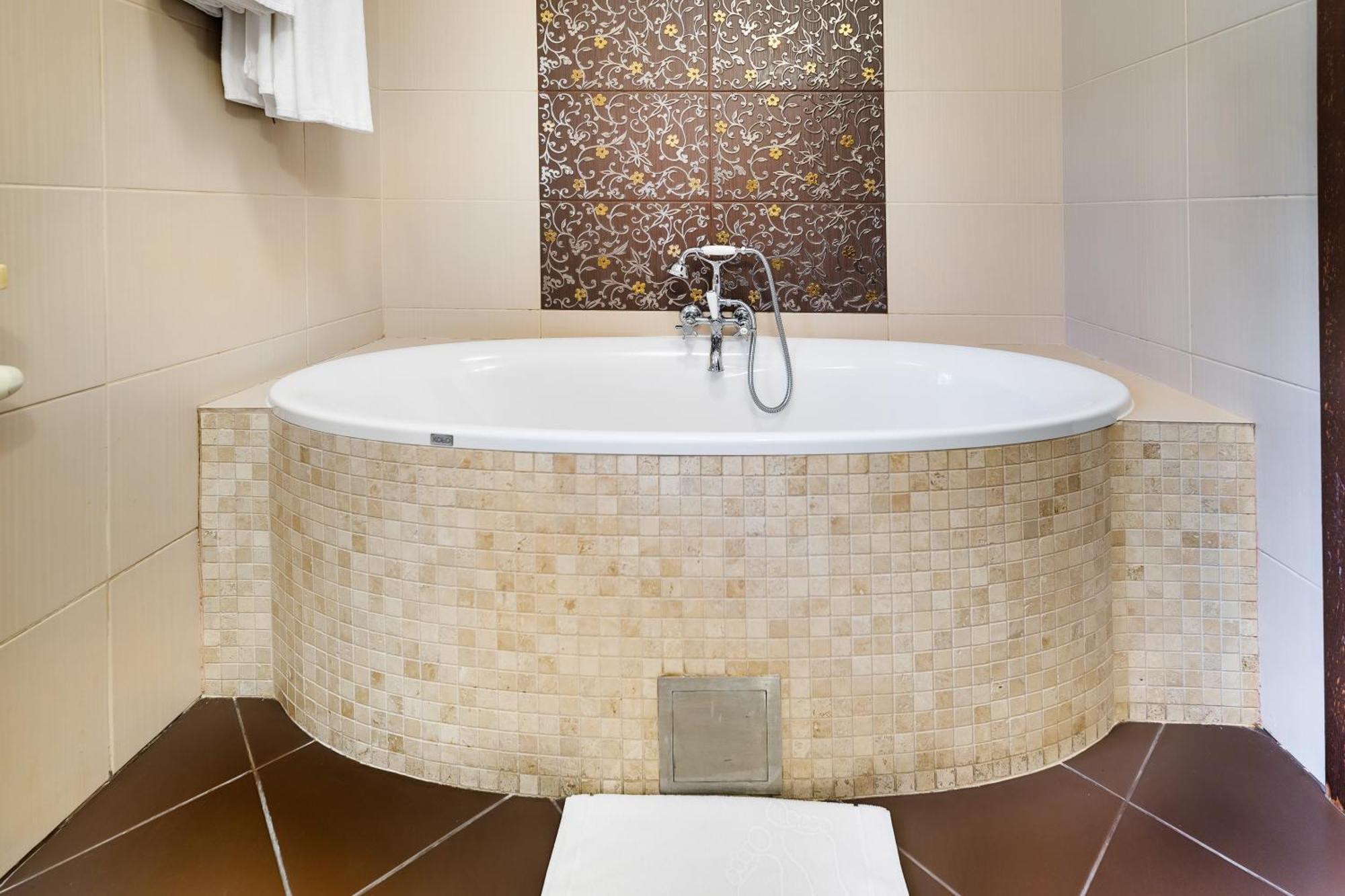 Hotel Pan Tadeusz Сероцк Екстериор снимка