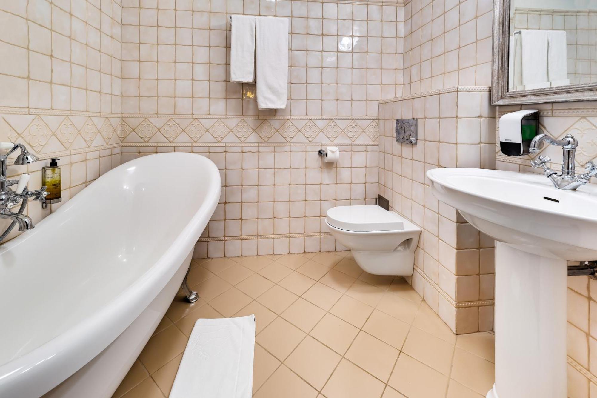 Hotel Pan Tadeusz Сероцк Екстериор снимка