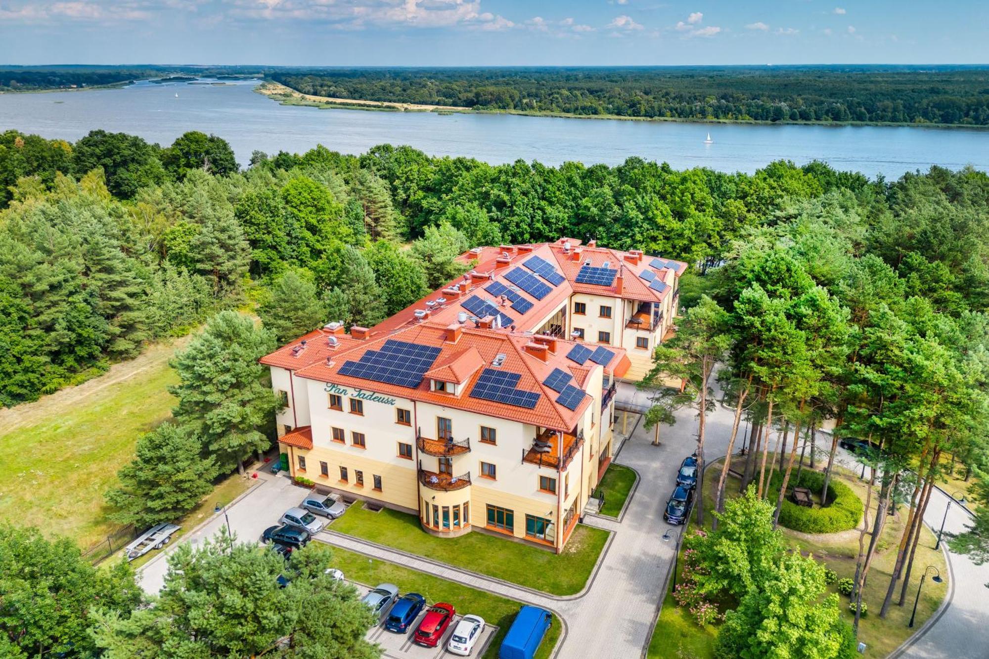 Hotel Pan Tadeusz Сероцк Екстериор снимка