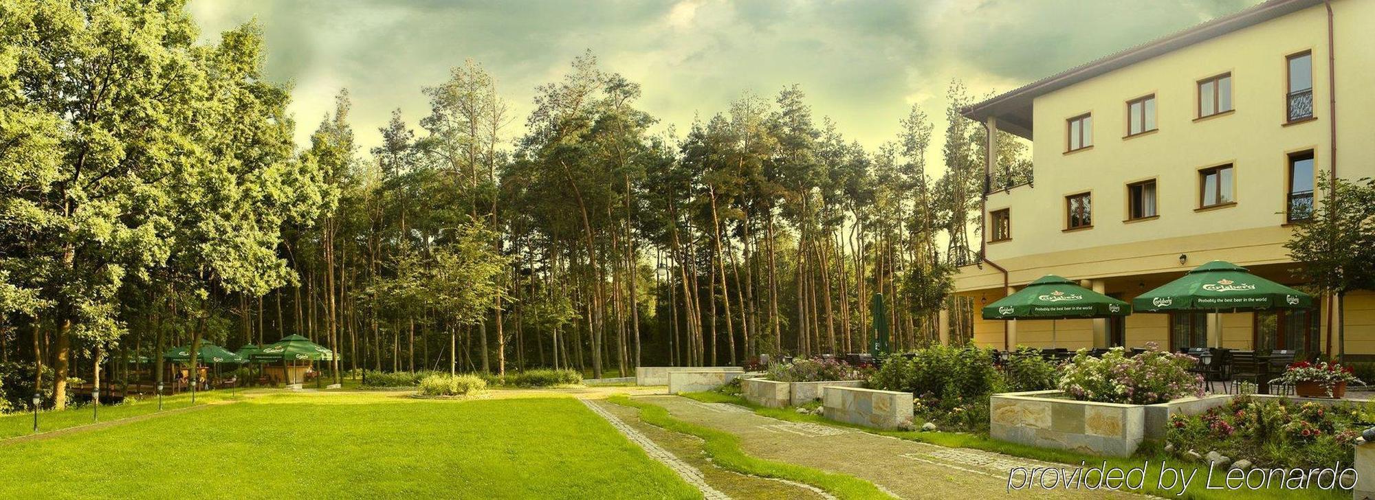 Hotel Pan Tadeusz Сероцк Екстериор снимка