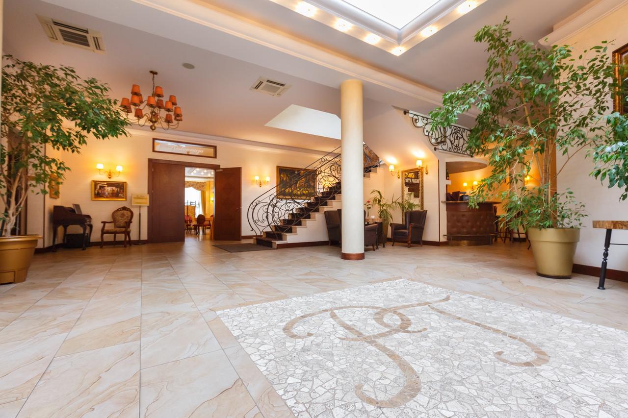 Hotel Pan Tadeusz Сероцк Екстериор снимка