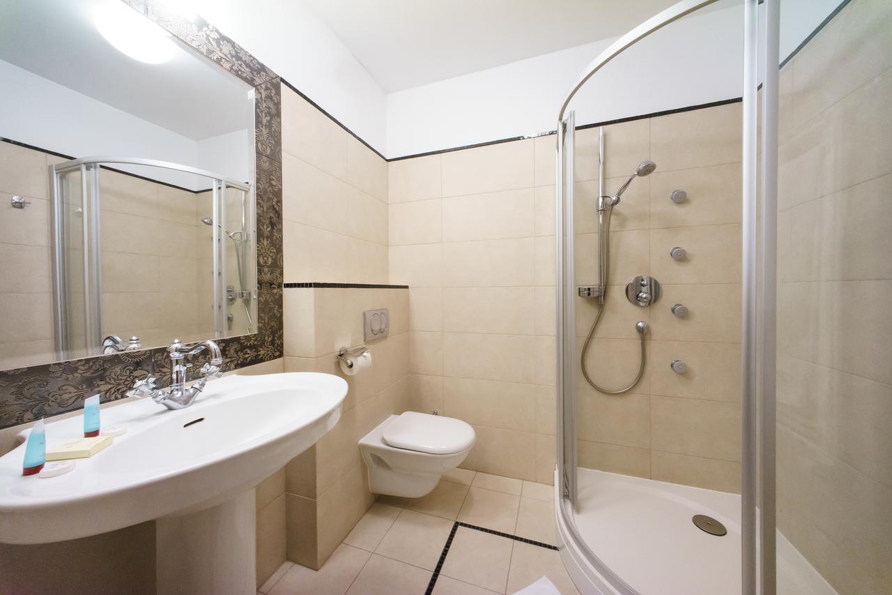 Hotel Pan Tadeusz Сероцк Екстериор снимка