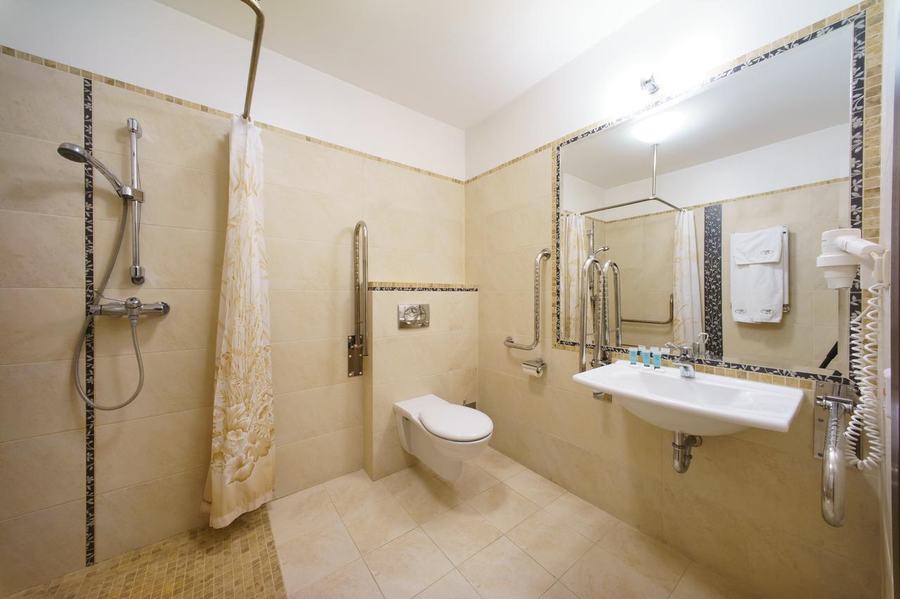 Hotel Pan Tadeusz Сероцк Екстериор снимка