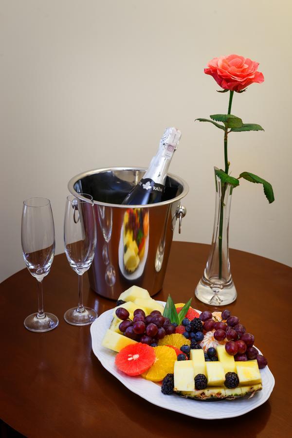 Hotel Pan Tadeusz Сероцк Екстериор снимка
